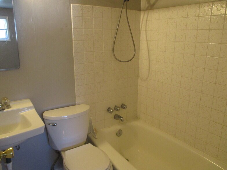 More Photos Of 547-557 E Fairview Ave, Spokane Apartments For Sale
