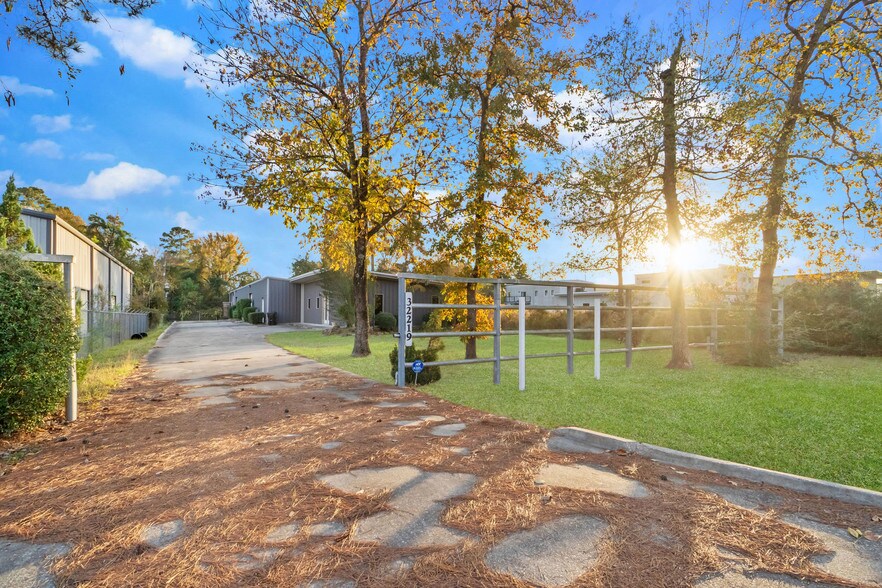 More Photos Of 32219 Tamina Rd, Magnolia Distribution For Lease