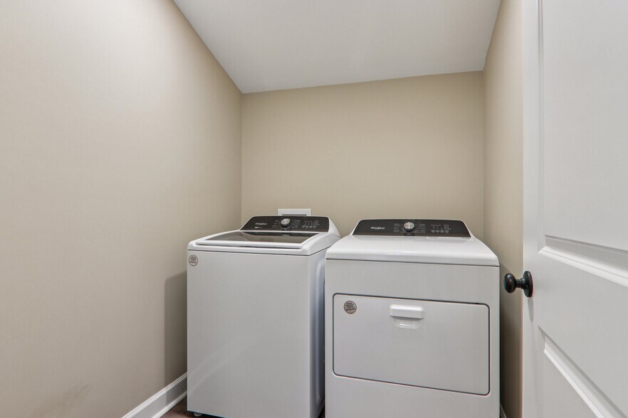 More Photos Of 111 W Crawford St, Landrum Flex For Sale