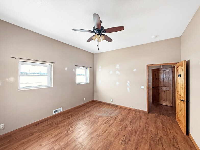 More Photos Of 10980 NE Hubbell Rd, Maxwell Industrial For Sale