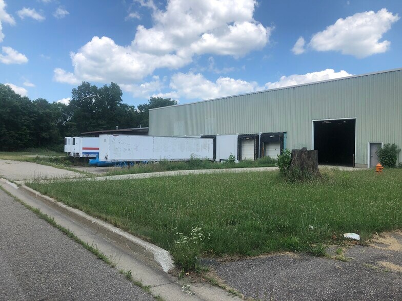 More Photos Of 126 Avenue C, Springfield Manufacturing For Sale