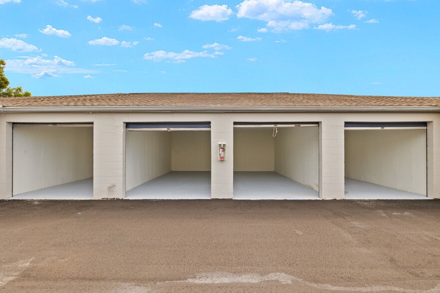 More Photos Of 17517 Rockefeller Cir, Fort Myers Self Storage For Sale