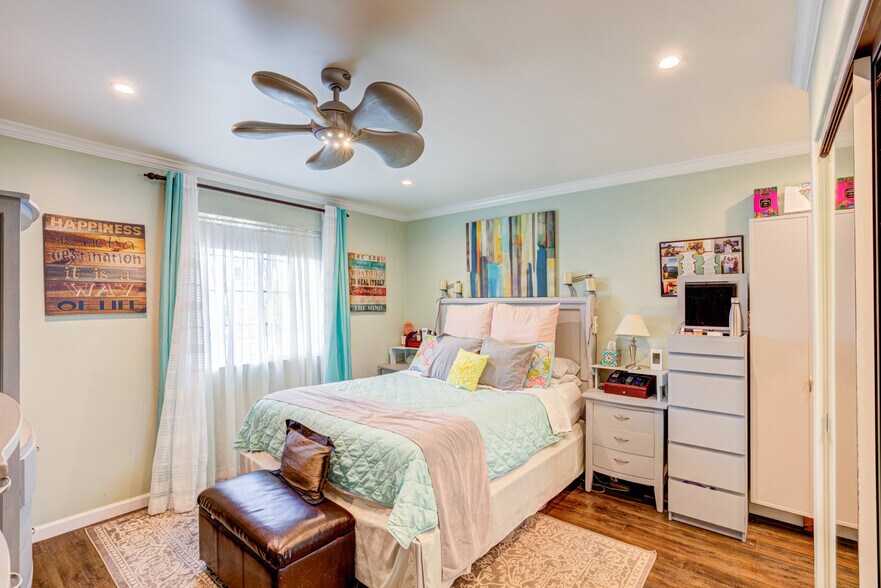 More Photos Of 921 Manzanita St, Los Angeles Apartments For Sale