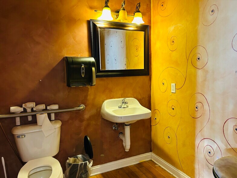 More Photos Of 4800 Delhi Ave, Cincinnati Restaurant For Sale