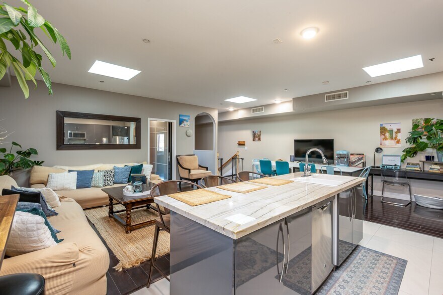 More Photos Of 4741 Point Loma Ave, San Diego Storefront Retail Residential For Sale