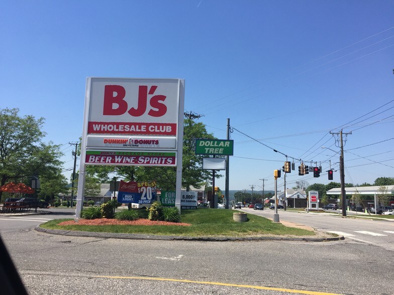 More Photos Of 1270-1280 E Main St, Torrington Freestanding For Lease