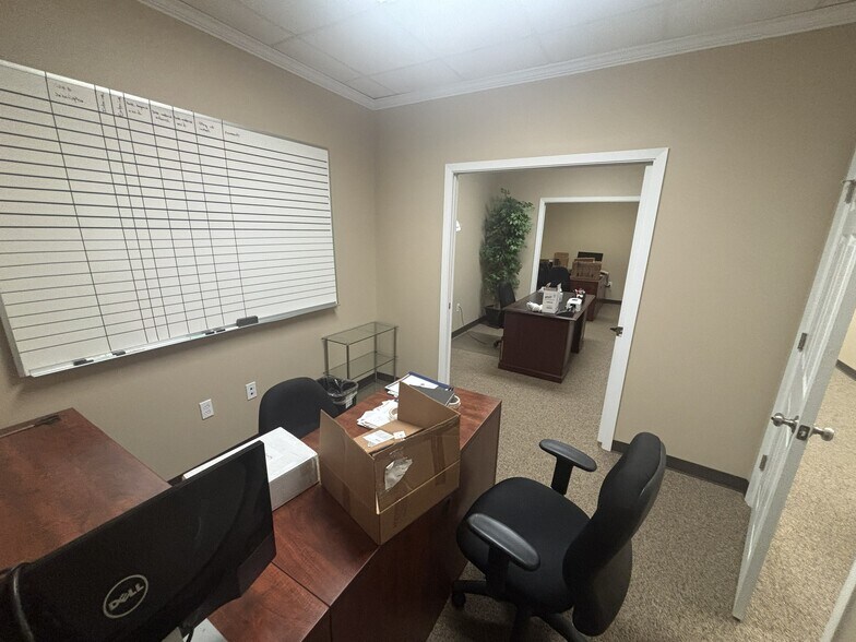 More Photos Of 9151 Youree Dr, Shreveport Distribution For Lease