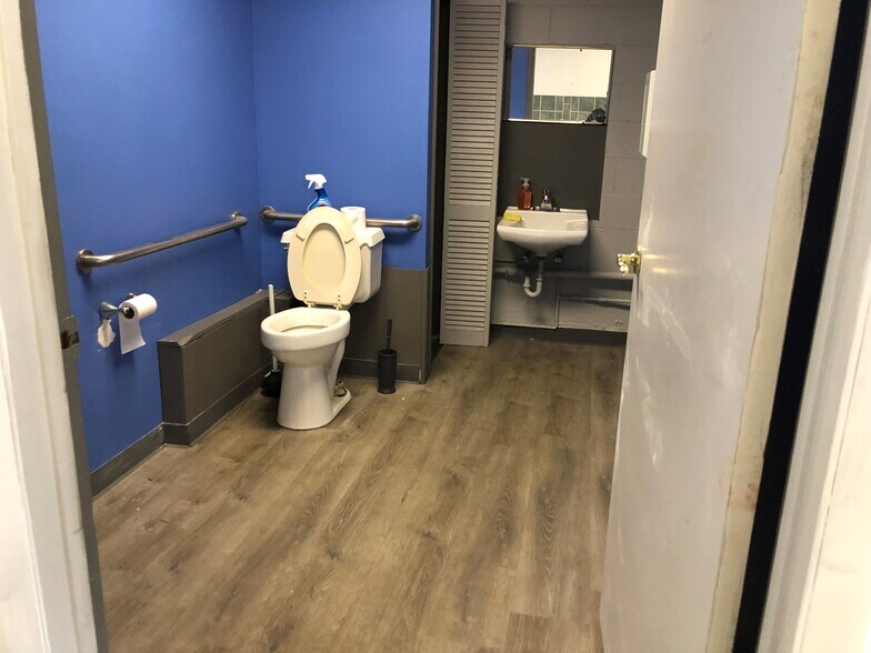 More Photos Of 610 N Greece Rd, Rochester Unknown For Lease