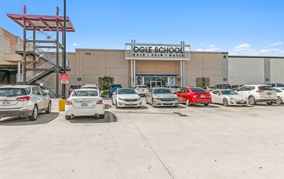 More Photos Of NW Loop 410 @ Blanco Rd, San Antonio Unknown For Lease