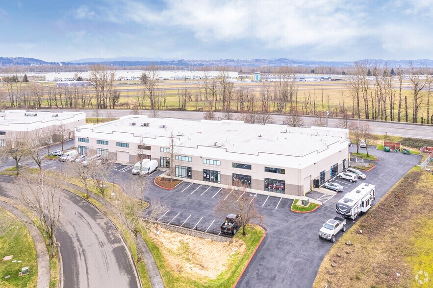 More Photos Of 1020-1080 NW Corporate Dr, Troutdale Unknown For Lease