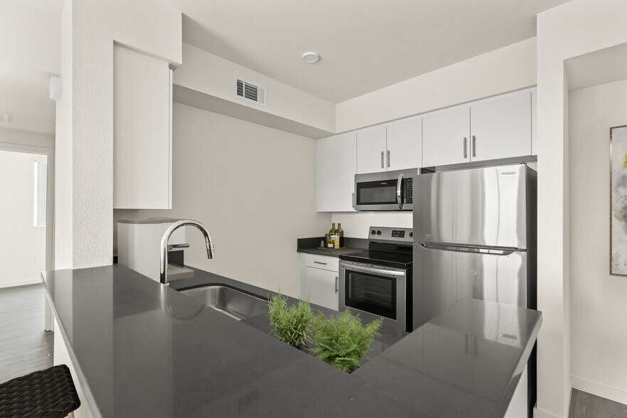More Photos Of 3518 Chesapeake Ave, Los Angeles Apartments For Sale