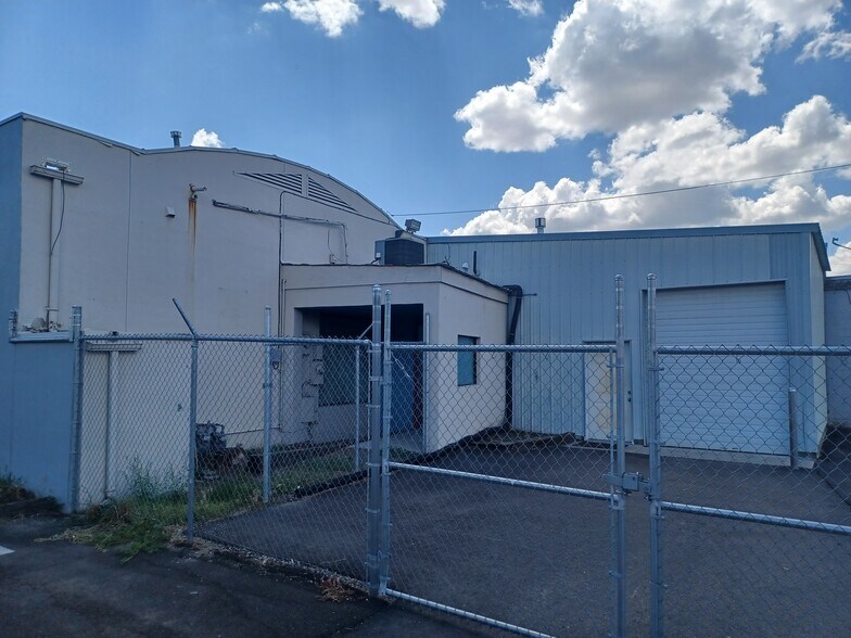 More Photos Of 4035 S 6th St, Klamath Falls General Retail For Sale