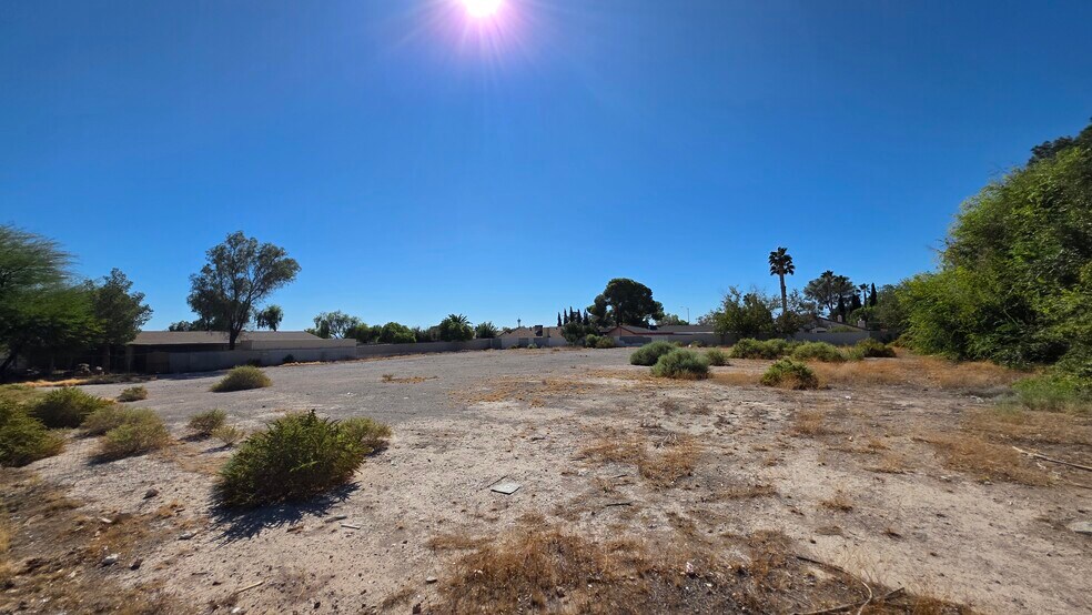 More Photos Of 3909 Vegas Dr, Las Vegas Office For Sale