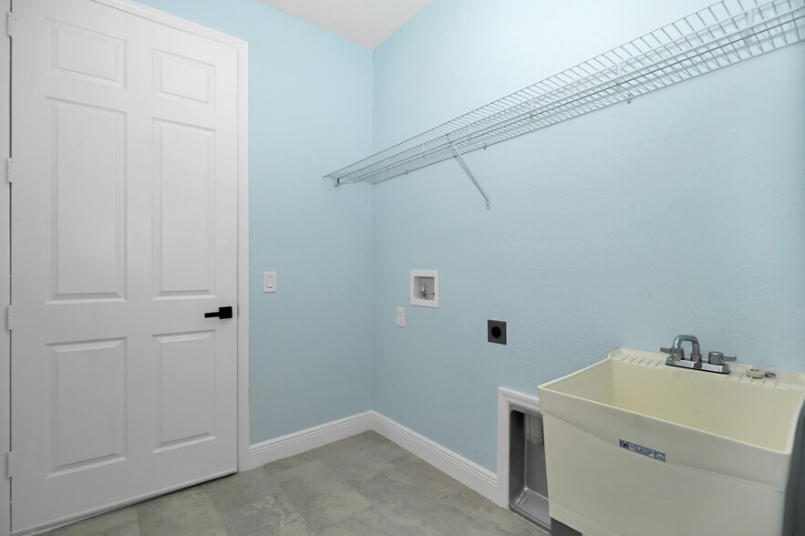 More Photos Of 7604 103rd Loop, Ocala Multifamily For Sale