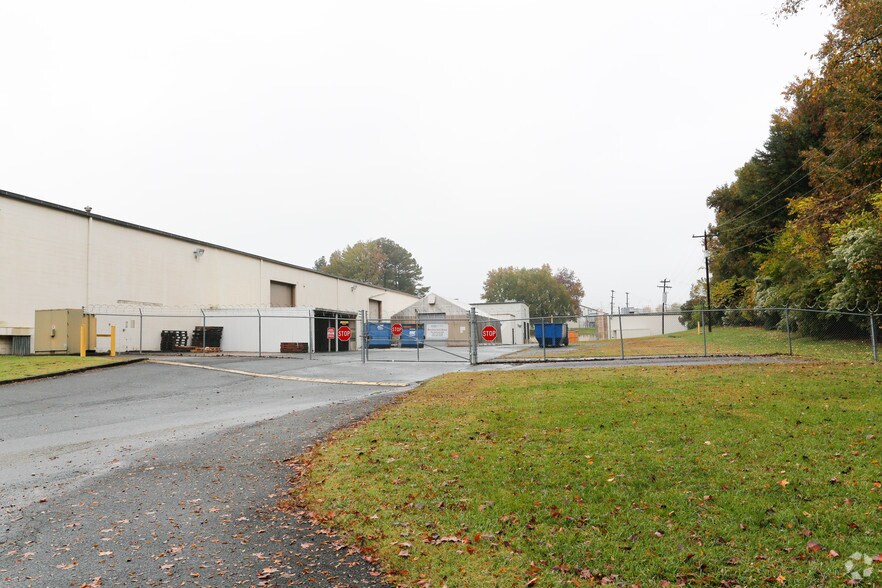 More Photos Of 3201 N Rotary Dr, Charlotte Industrial For Sale