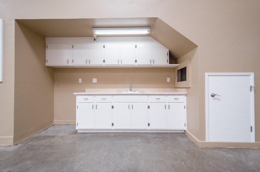 More Photos Of 901 Shasta St, Redwood City Warehouse For Lease