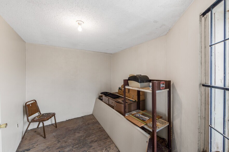 More Photos Of 930 New Laredo Hwy, San Antonio Office For Sale