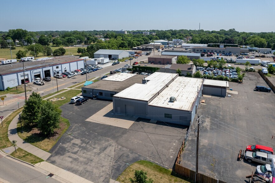 More Photos Of 636 NE 39th Ave, Minneapolis Manufacturing For Sale