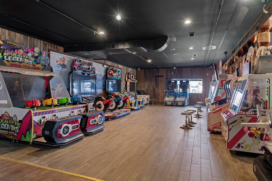 More Photos Of 3101 S MacArthur Blvd, Springfield Restaurant For Lease