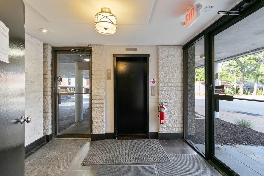 More Photos Of 1506 Staples Mill Rd, Richmond Office For Sale