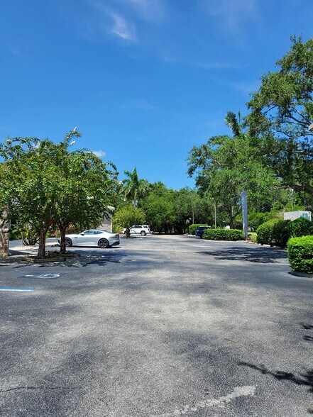 More Photos Of 5601 21st Ave W, Bradenton Office For Lease