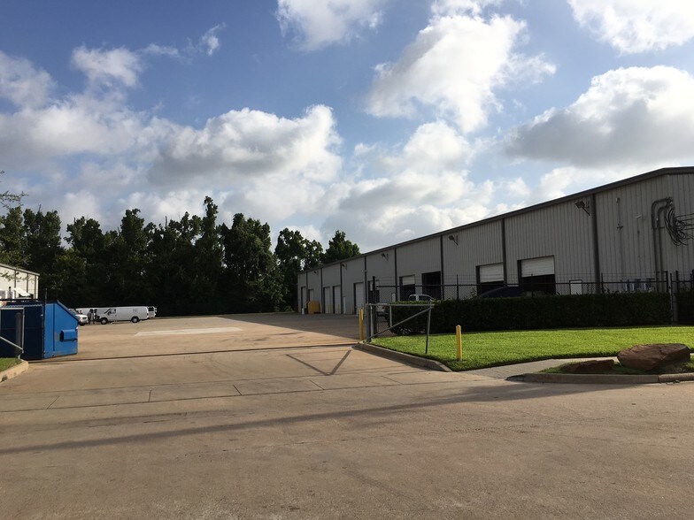 More Photos Of 5611 Guhn Rd, Houston Warehouse For Lease