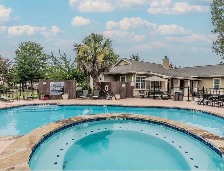 More Photos Of 1000 Diamond Dr, Boerne Apartments For Sale