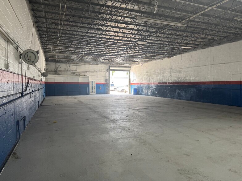 More Photos Of 809-813 NW 1st St, Fort Lauderdale Service For Lease