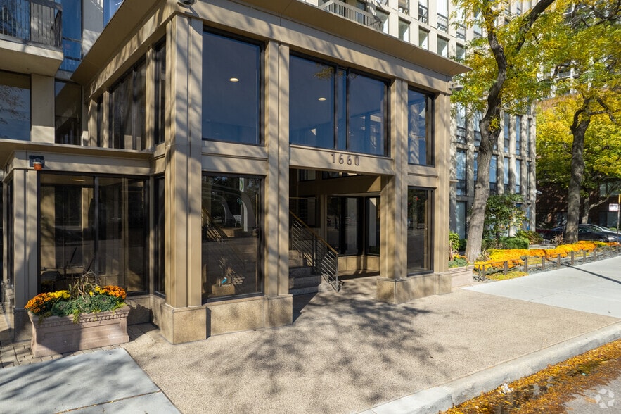 More Photos Of 1660 N LaSalle Dr, Chicago Apartments For Lease