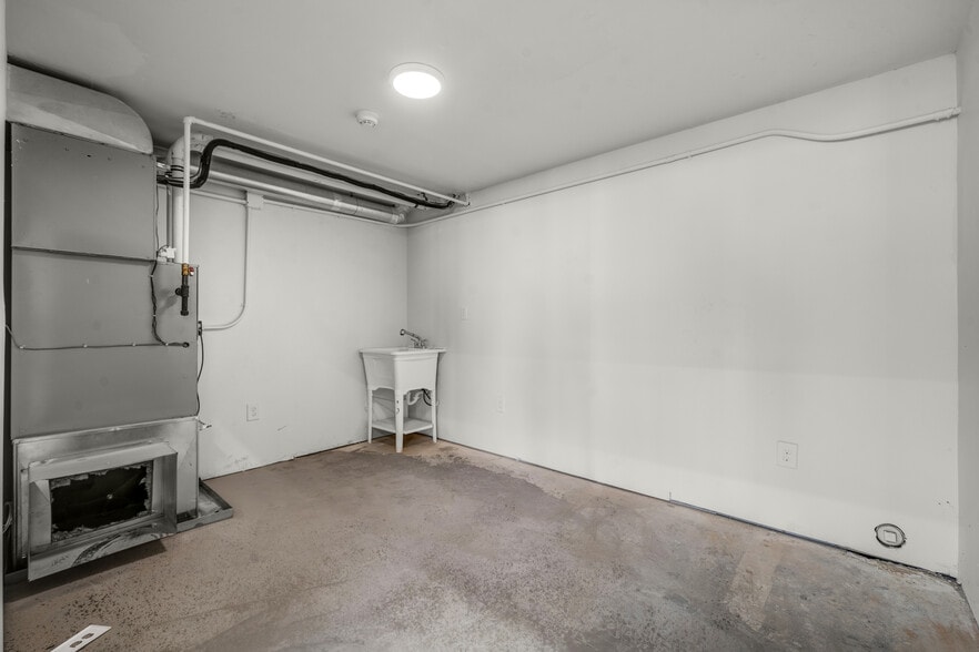 More Photos Of 215 Market St, Perth Amboy Office For Lease