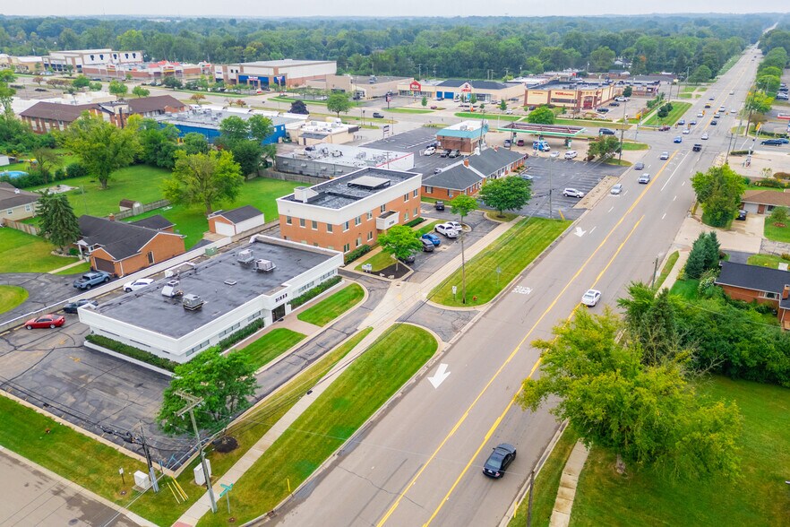 More Photos Of 31333 W Thirteen Mile Rd, Farmington Hills Office For Sale