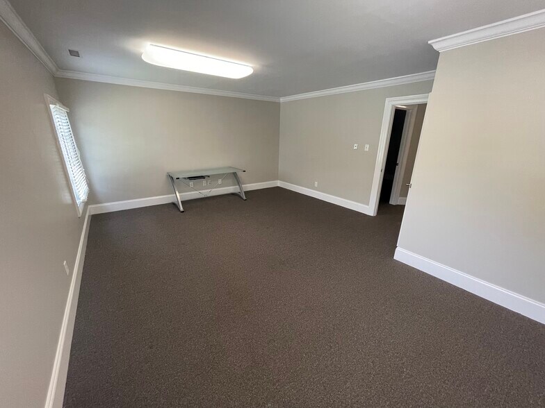 More Photos Of 2719 Graves Dr, Goldsboro Office For Lease