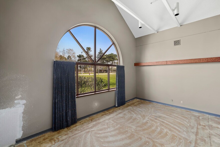 More Photos Of 1317 W Grand Ave, Port Washington Medical For Lease
