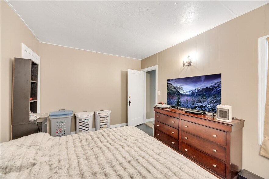 More Photos Of 134 N Washington St, Sonora Specialty For Sale