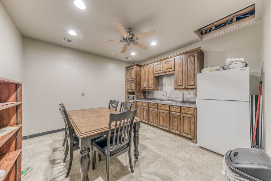 More Photos Of 301 Center Court Dr, Bridgeport Warehouse For Sale
