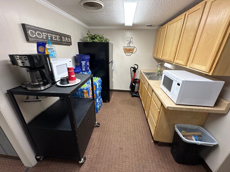 More Photos Of 707 Widewater Dr, Lafayette Industrial For Lease