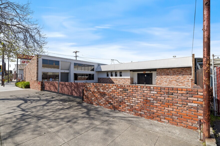 More Photos Of 735 Gilman St, Berkeley Showroom For Sale