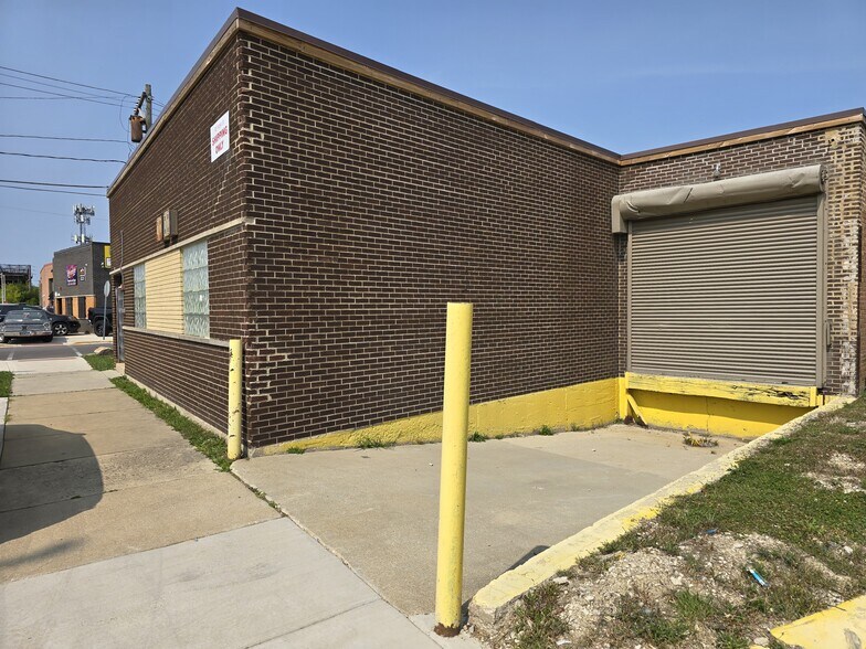 More Photos Of 921 Main St, Melrose Park Warehouse For Lease