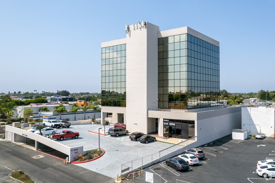 More Photos Of 485 E 17th St, Costa Mesa Office For Sale