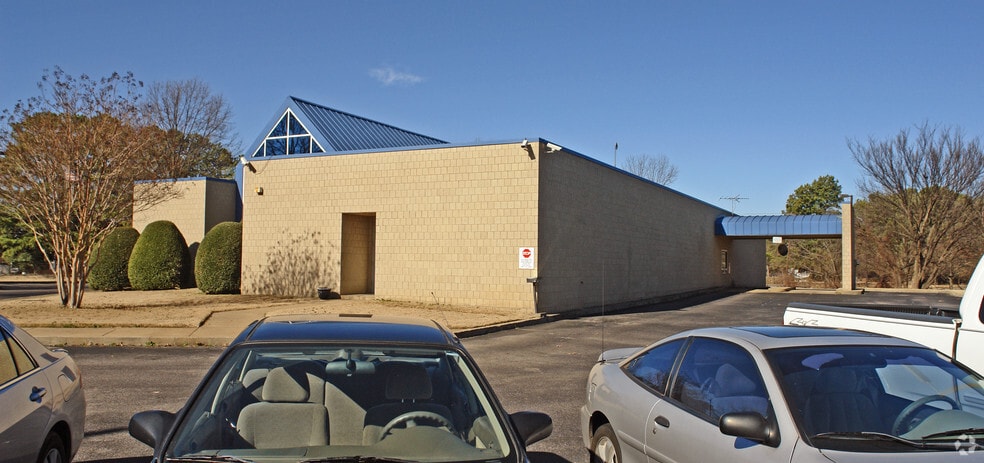 More Photos Of 3920 Whitebrook Dr, Memphis Bank For Sale