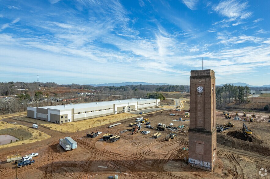 More Photos Of 261 Enka Heritage Parkway, Candler Distribution For Lease