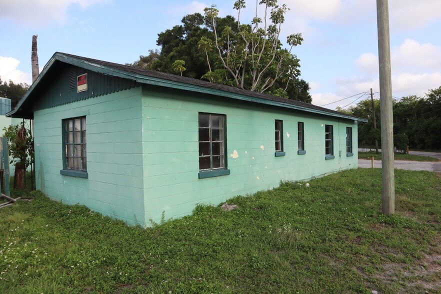 More Photos Of 9494 Ulmerton Rd, Largo Storefront Retail Residential For Sale