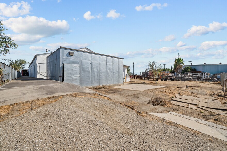 More Photos Of 550 Highway 46, Wasco Warehouse For Lease