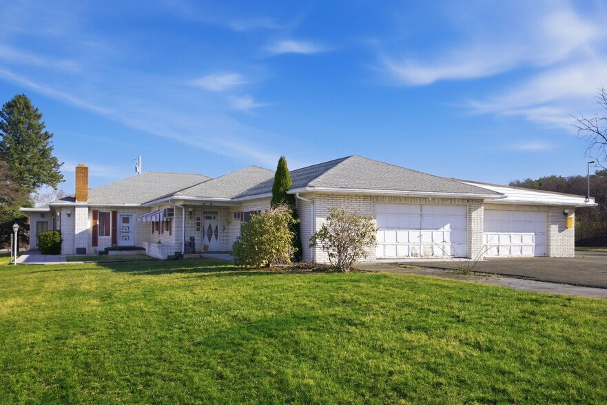 More Photos Of 501 S Breezewood Rd, Breezewood Specialty For Sale