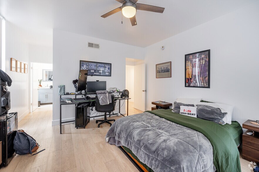 More Photos Of 22 28th Ave, Venice Apartments For Sale