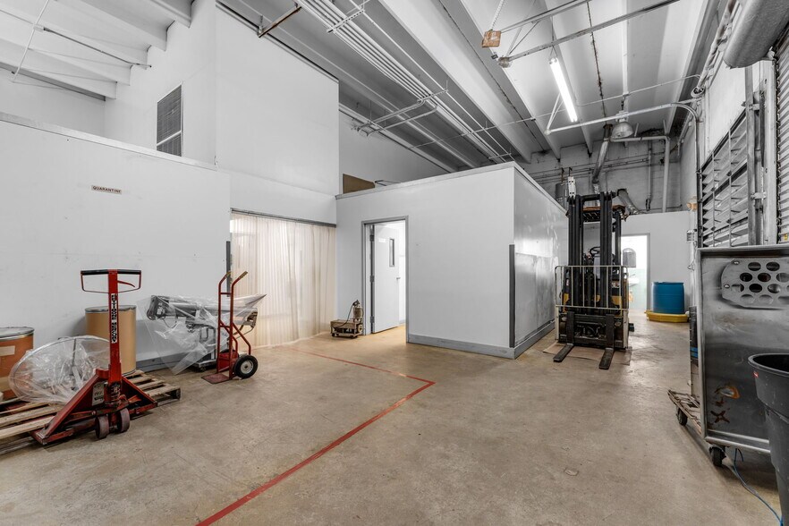 More Photos Of 7155-7159 NW 77th Ter, Miami Warehouse For Sale
