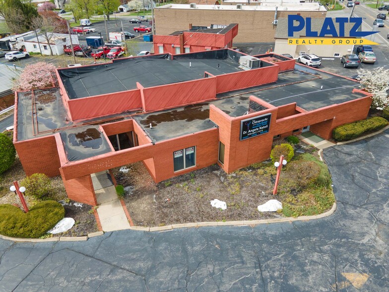 Primary Photo Of 8345 E Market St, Warren Medical For Sale