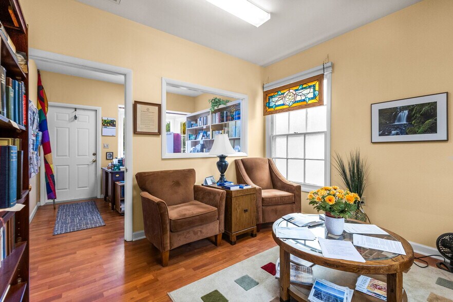 More Photos Of 537 7th Ave SW, Albany Religious Facility For Sale