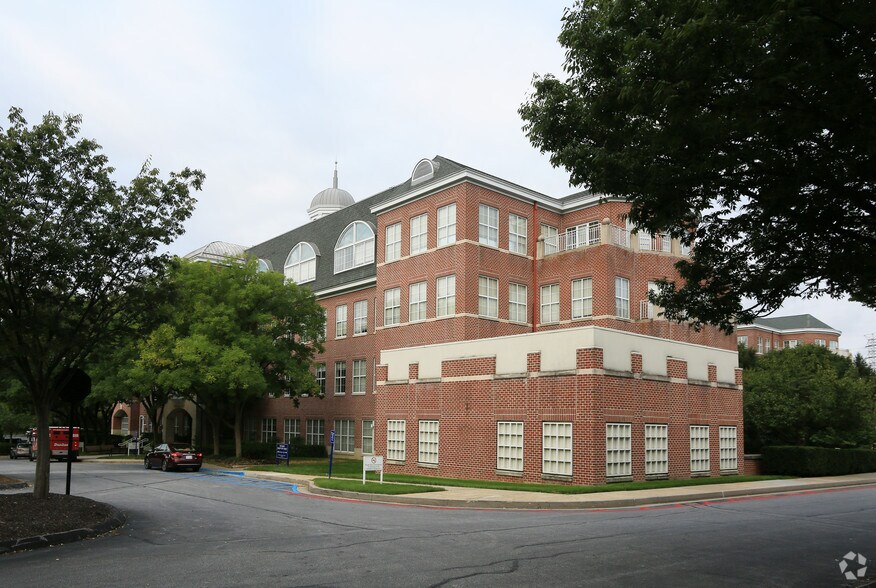 More Photos Of 10753 Falls Rd, Lutherville Office For Sale