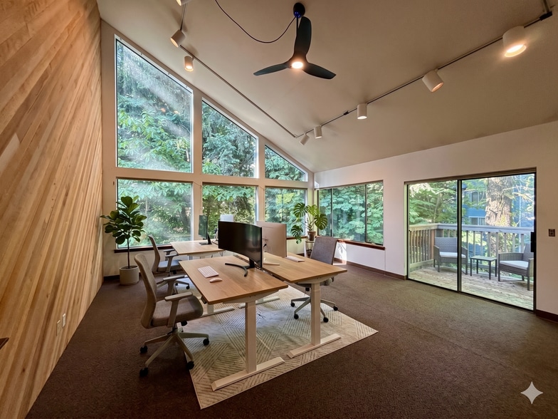 More Photos Of 2700 SE Harrison St, Milwaukie Office For Sale